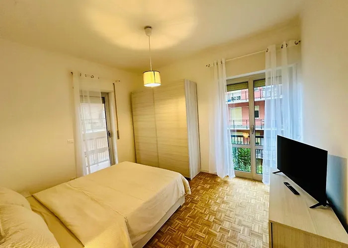 3 Bedrooms, Balcony 10 Min Historic Center