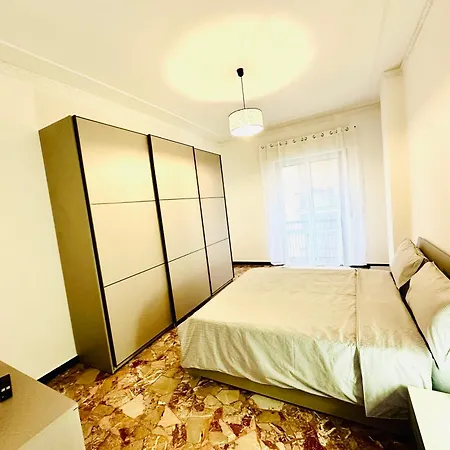 3 Bedrooms, Balcony 10 Min Historic Center Génova