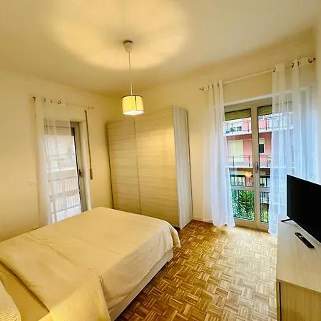 3 Bedrooms, Balcony 10 Min Historic Center