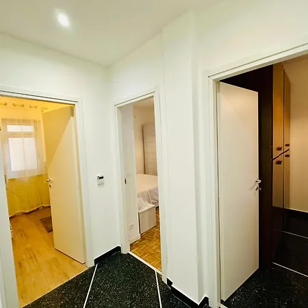 3 Bedrooms, Balcony 10 Min Historic Center Apartamento Génova