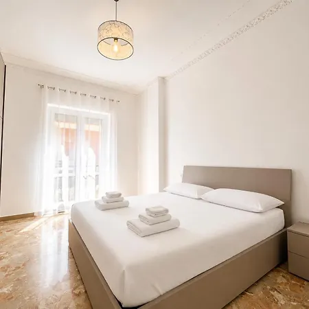 3 Bedrooms, Balcony 10 Min Historic Center Génova