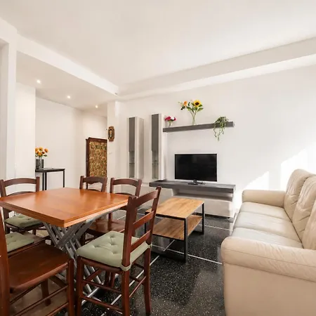 3 Bedrooms, Balcony 10 Min Historic Center *
