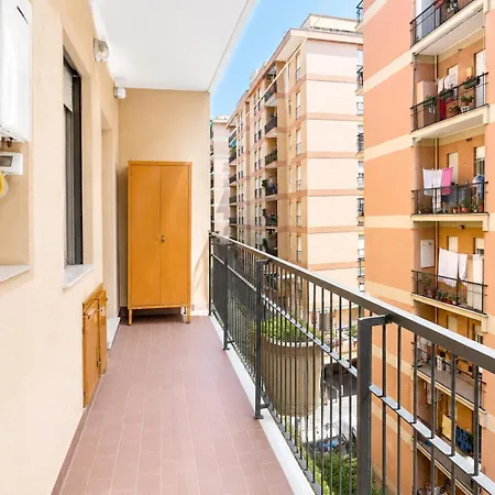 3 Bedrooms, Balcony 10 Min Historic Center Apartamento