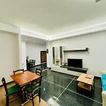 3 Bedrooms, Balcony 10 Min Historic Center Apartman