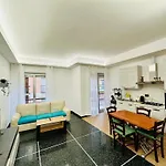 3 Bedrooms, Balcony 10 Min Historic Center Apartman Genova