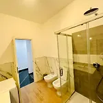 3 Bedrooms, Balcony 10 Min Historic Center Genova