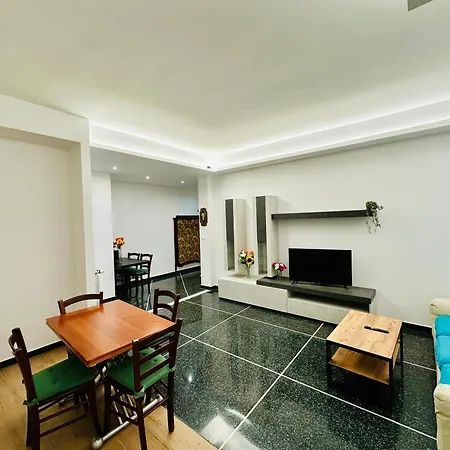 3 Bedrooms, Balcony 10 Min Historic Center Lejlighed