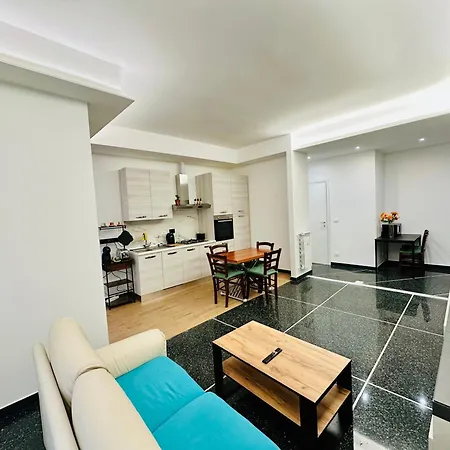 3 Bedrooms, Balcony 10 Min Historic Center * Genova