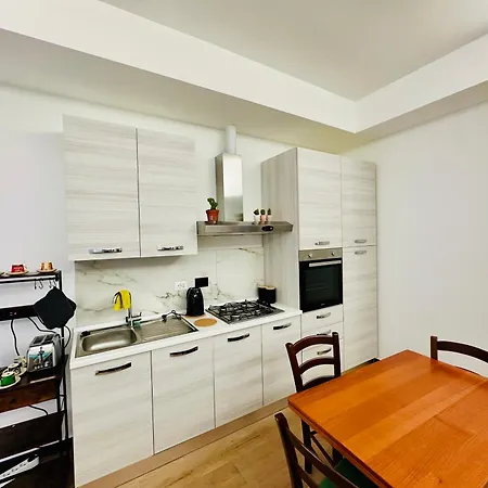 3 Bedrooms, Balcony 10 Min Historic Center Lejlighed *