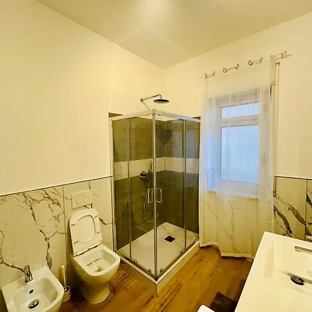 Lejlighed 3 Bedrooms, Balcony 10 Min Historic Center