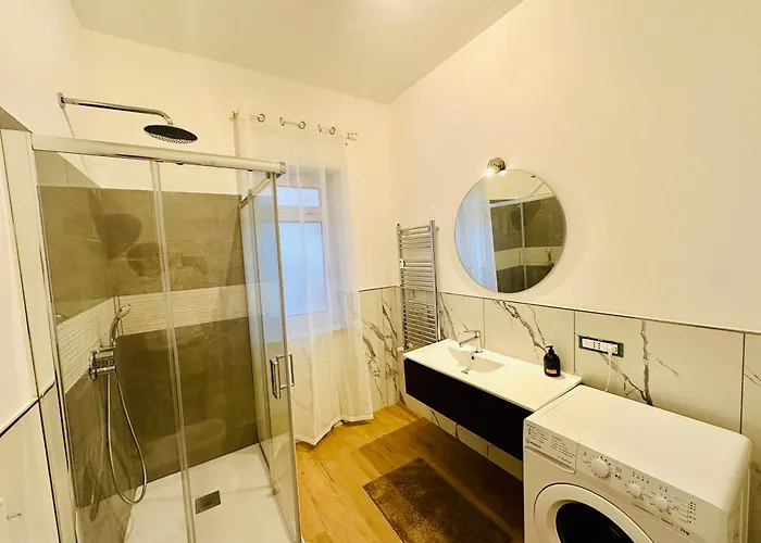 3 Bedrooms, Balcony 10 Min Historic Center Apartmán Janov